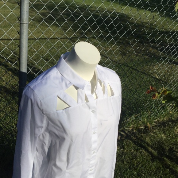 Chico’s cut-out white button down shirt - Picture 6 of 10